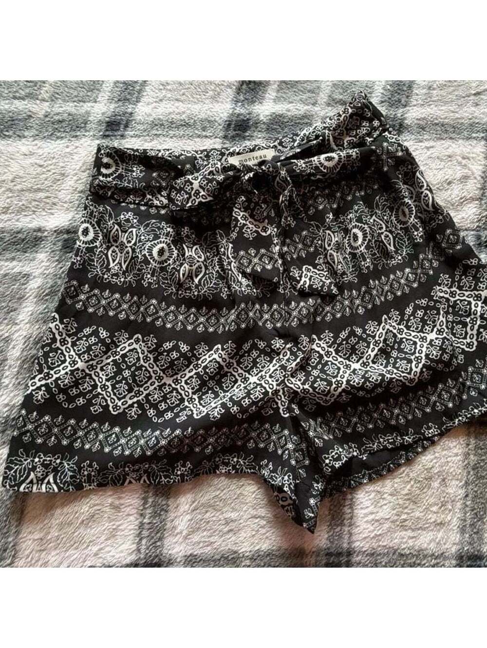 Monteau Los Angeles Black and White Patterned Tie-Waist Shorts